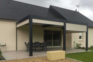 Pergola lames bioclimatique avec screen ZIP